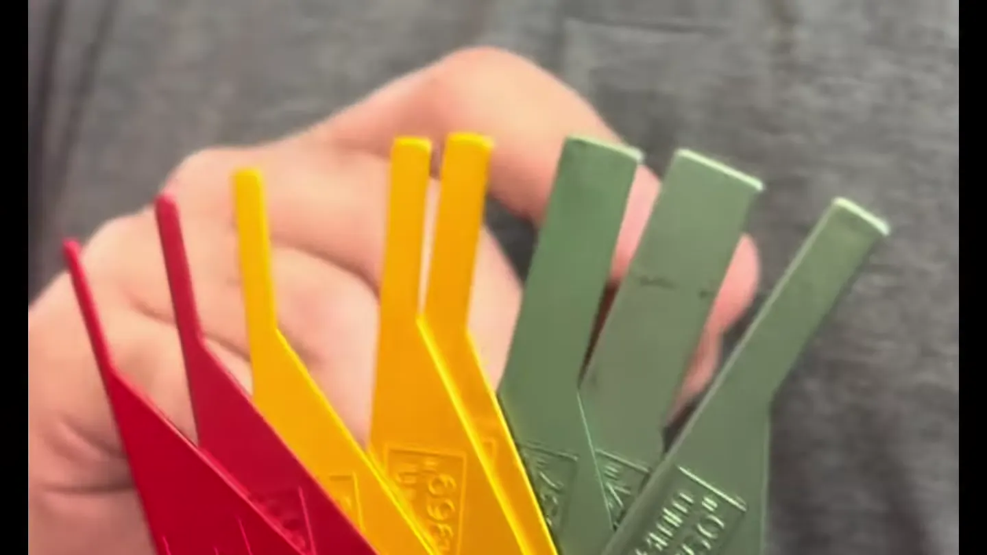Calibrador de pastilha de freio, em vermelho, amarelo e verde